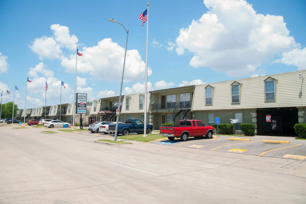 1 Bedroom Apartment – Ashford Santa Fe, 4010 W Bellfort Ave